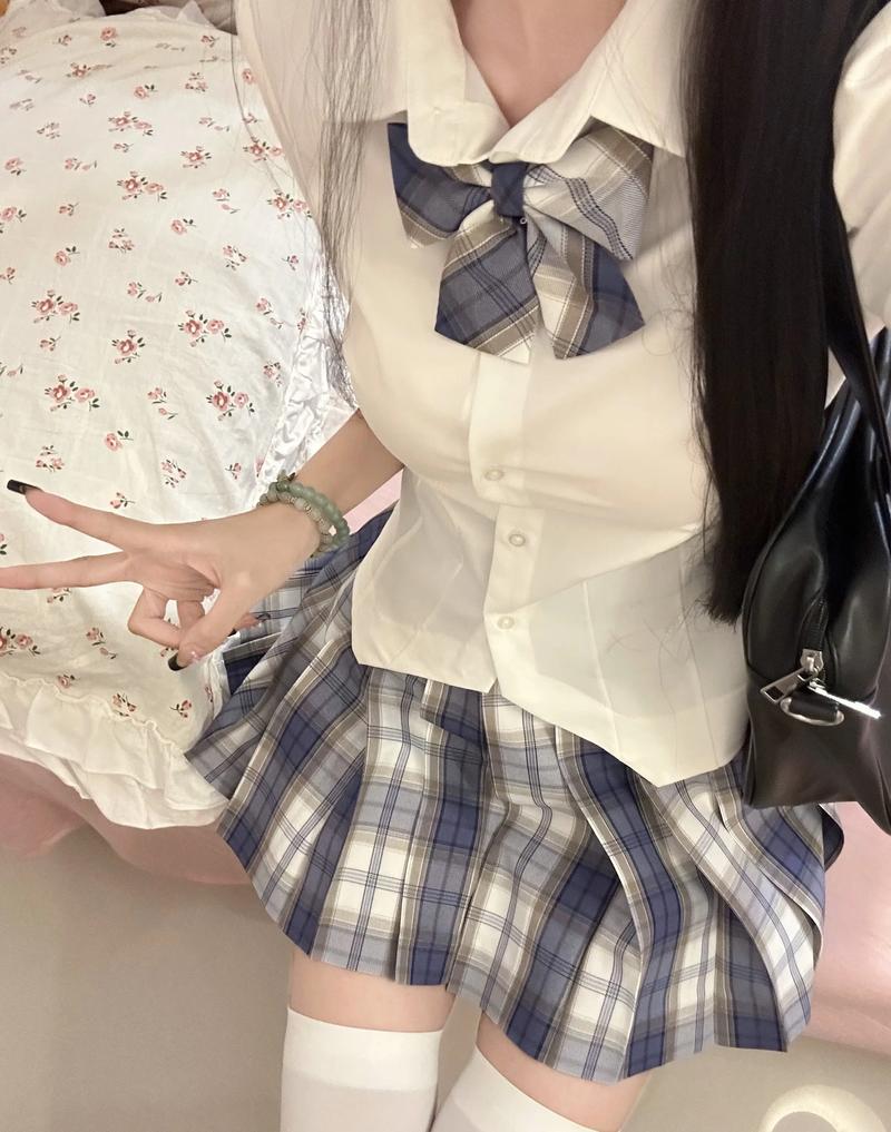 格子酱APP：JK制服格纹设计神器，轻松制作专属格裙！