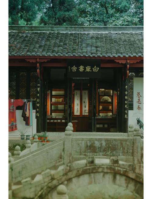 探秘海内第一书院：白鹿洞书院的千年历史