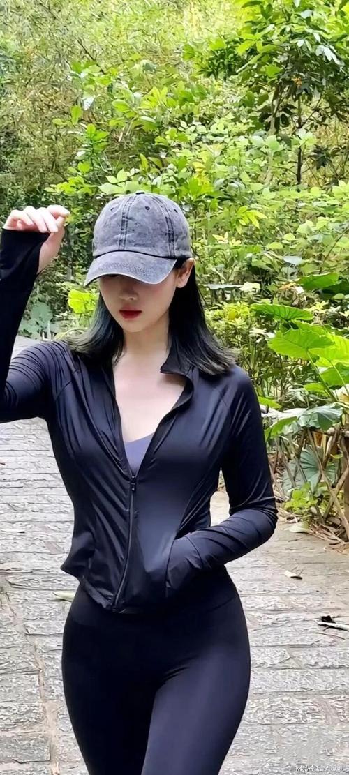 探索反差美女：最新版本的魅力与惊喜