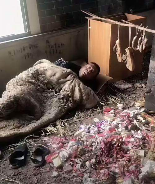 人间残渣：一个令人沉迷的虚拟世界