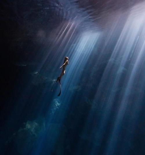 探索超潜世界:下载途径全解析