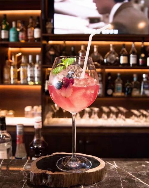 沉浸于调酒的艺术：《调酒大师游戏下载》探索之旅