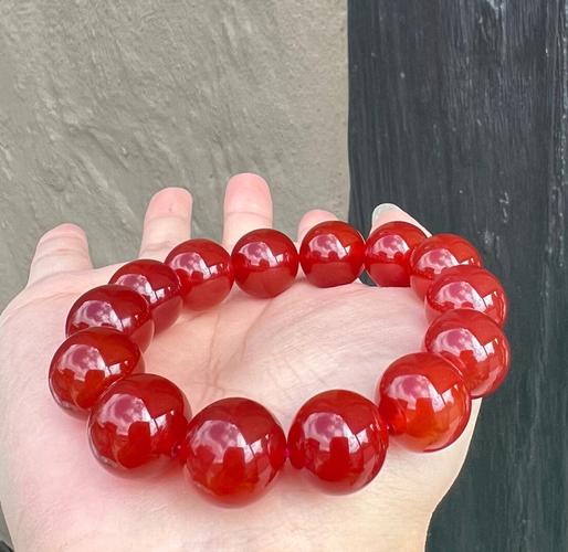 探索真红玛瑙:官方正式版下载最新版的魅力与特点