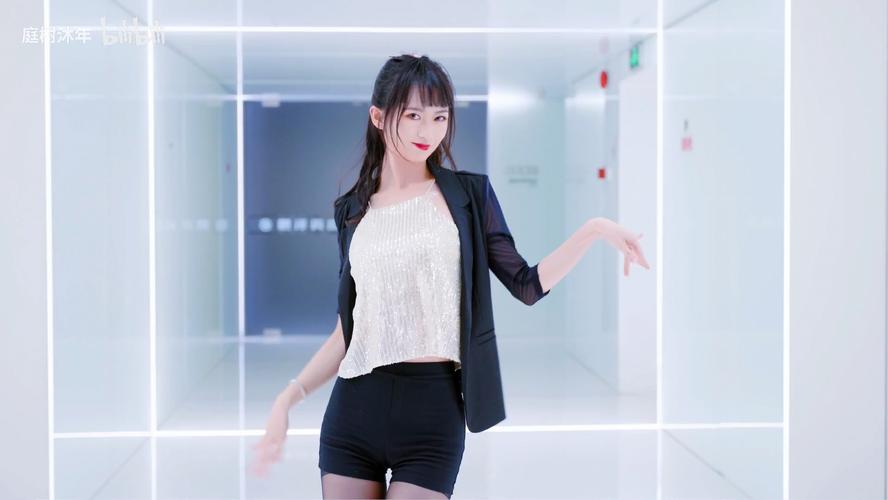 庭树沐年最新版本揭开神秘面纱：体验与探索的新境界