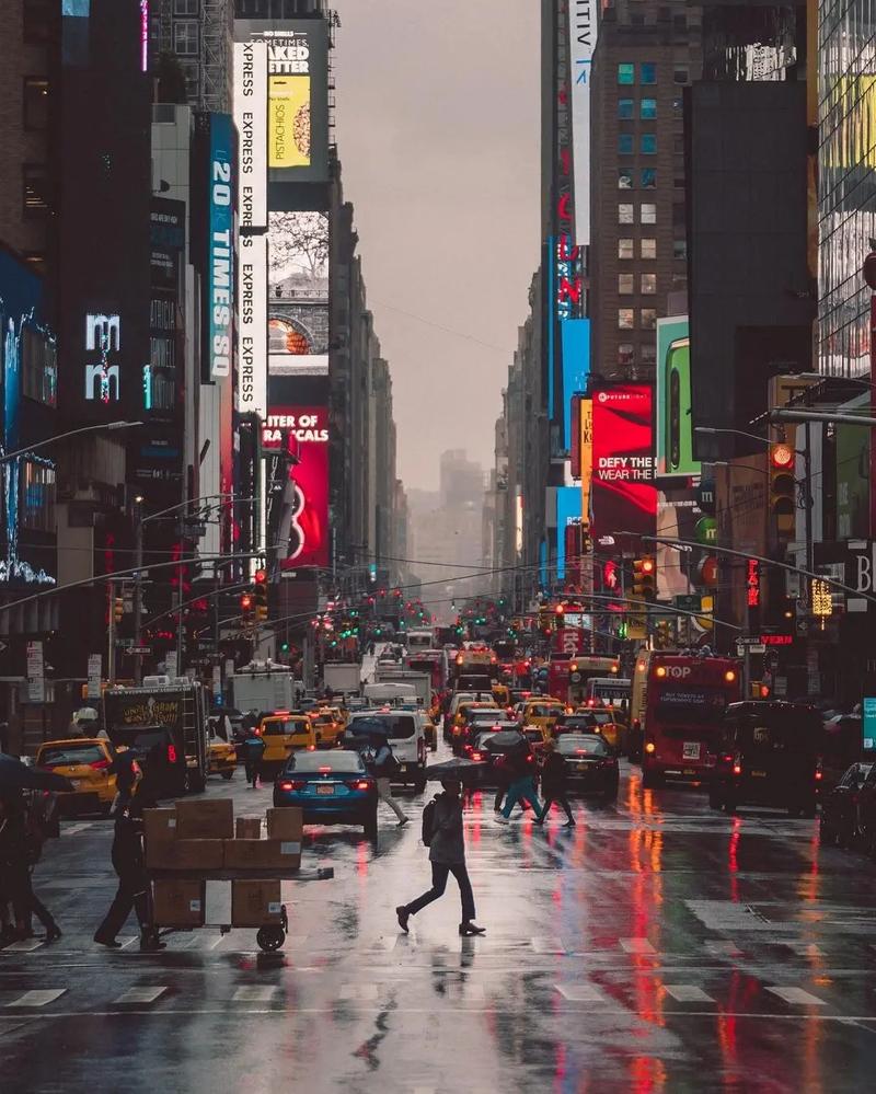 在现代都市的喧嚣中，体验一段回归农村的旅程——《回到农村汉化版下载》