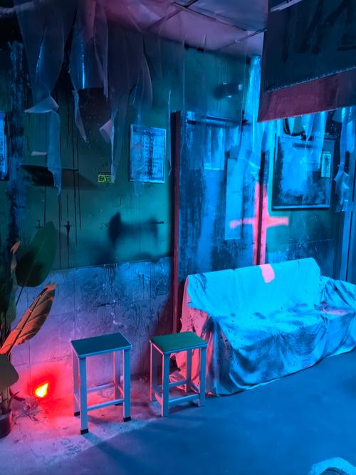 探秘“屋内有鬼”的更新日志:黑暗与魅力并存的游戏新篇章